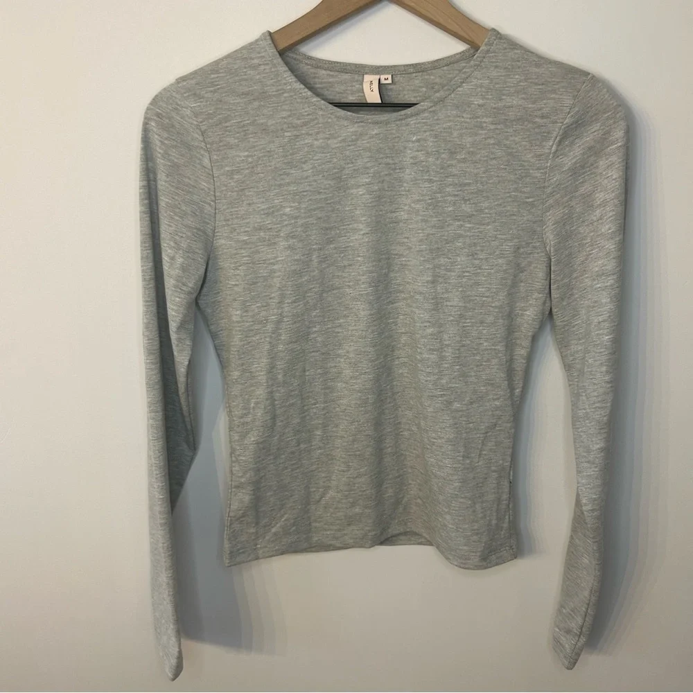 Nelly Women’s Gray Keep It Simple Ls Top, Size Medium